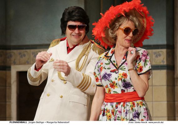 Niederdeutsche Bühne Flensburg - Plünnenball (Foto: Sönke Pencik)