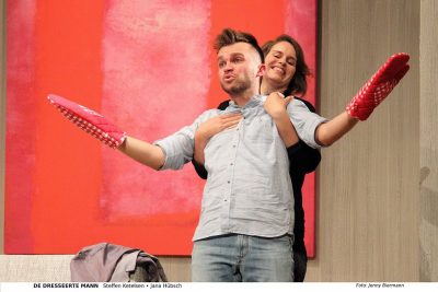 Szenenfoto "De dresseerte Mann" Niederdeutsche Bühne Flensburg