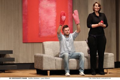 Szenenfoto "De dresseerte Mann" Niederdeutsche Bühne Flensburg