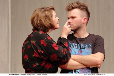 Szenenfoto "De dresseerte Mann" Niederdeutsche Bühne Flensburg